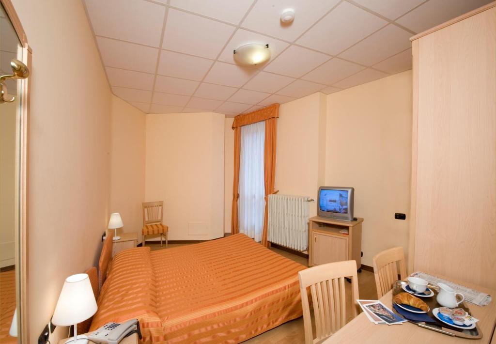 Hotel Residence Dei Fiori Baveno Quarto foto